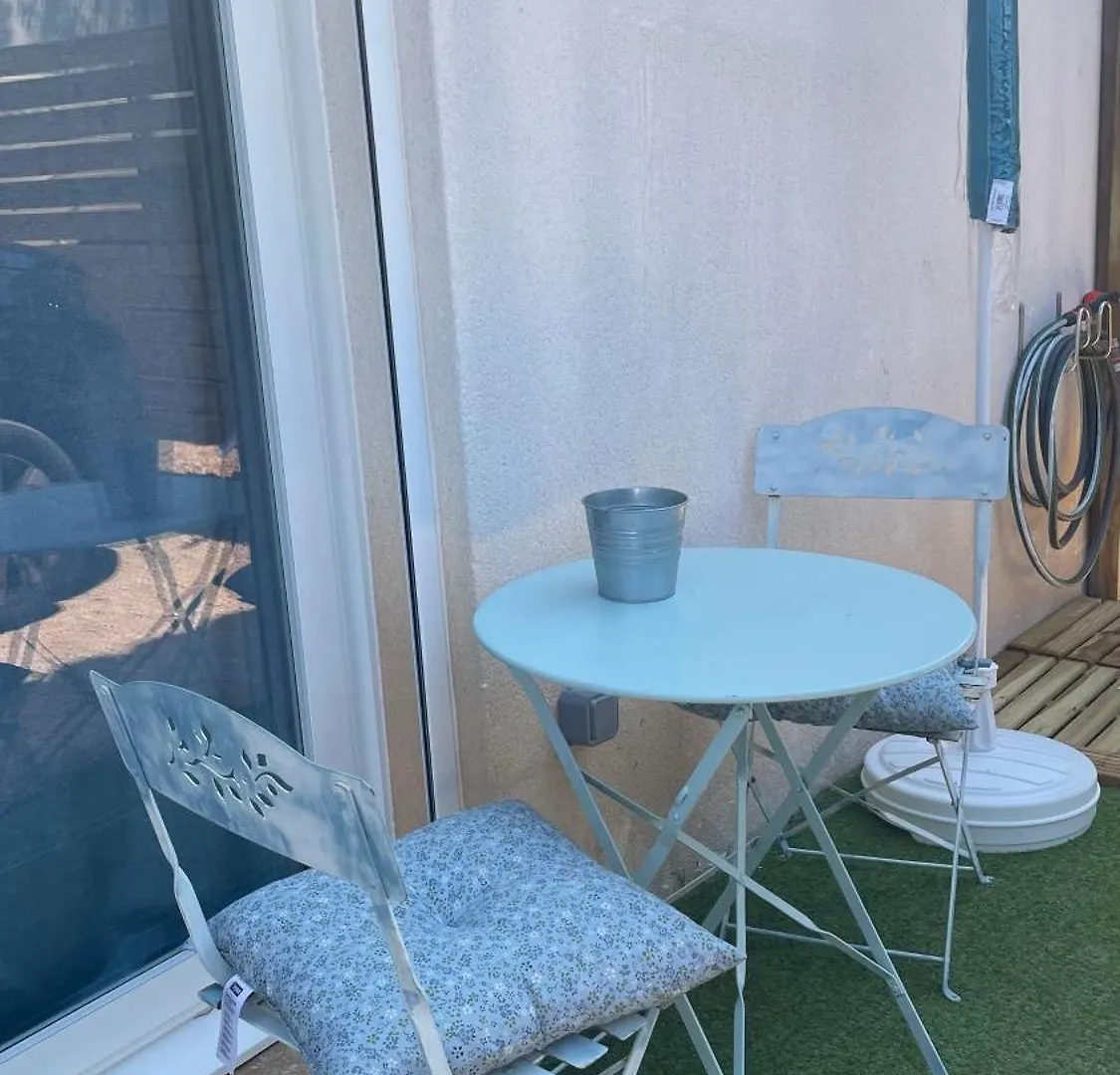 Studio Calme Avec Jardin Et Parking Prive La Ciotat 0*,  France